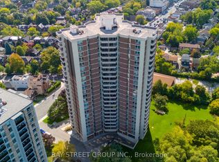 980 Broadview Ave #403, Toronto, ON M4K3Y1