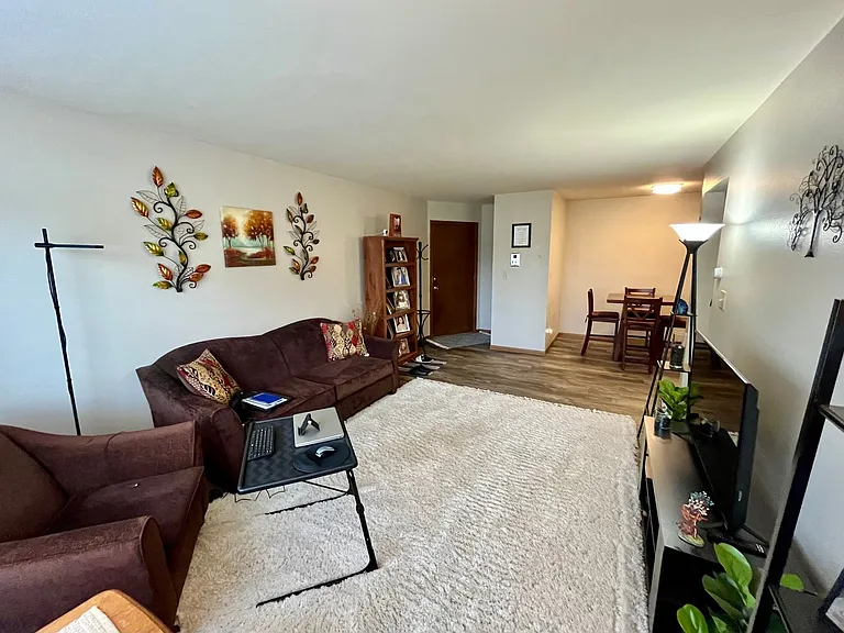 N114W15556 Sylvan Cir — Photo 4