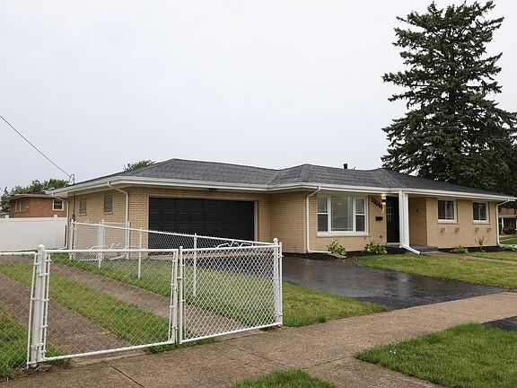 2nd image of 16644 Maple St
