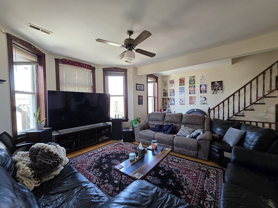 1st image of 2315 N Oakley Ave