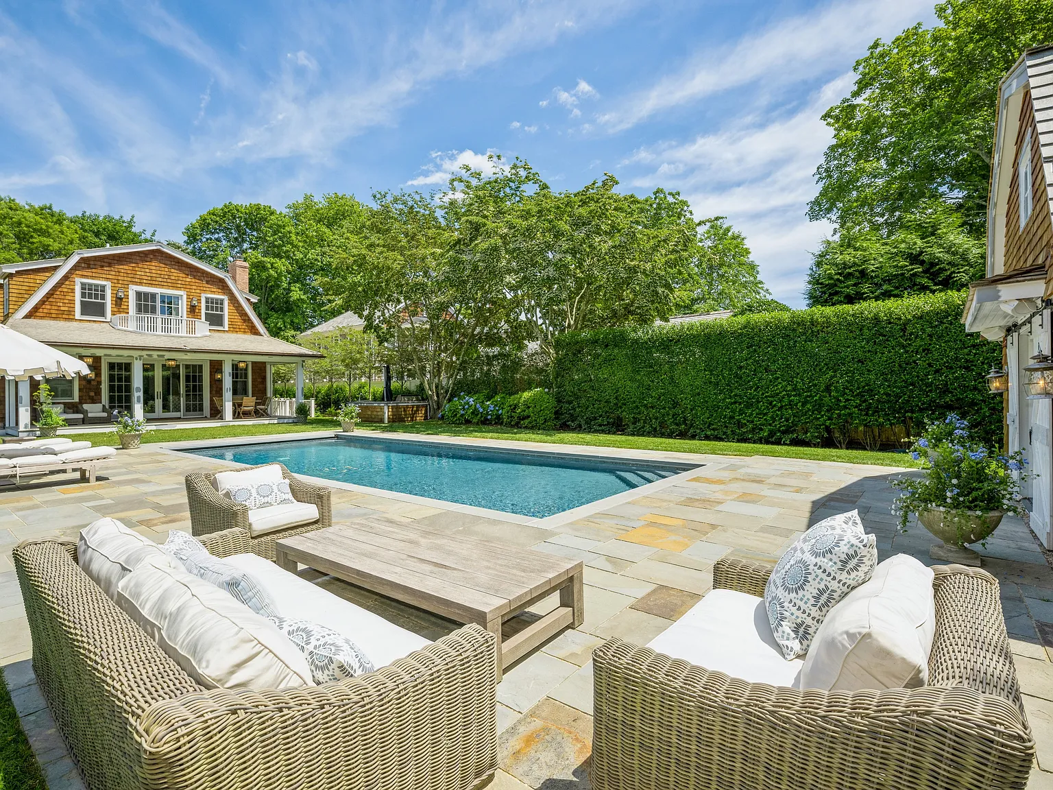 Stunning Southampton Village Traditional — Photo 2