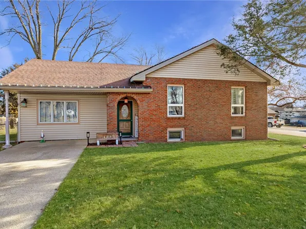 419 S 11th St, Adel, IA 50003