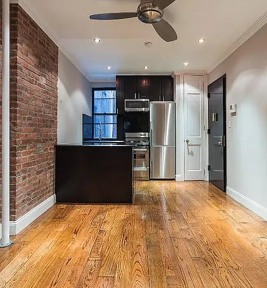 438 W 52nd St #R7C — Photo 9
