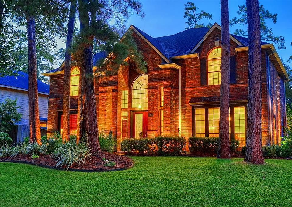 Nestled on a cul-de-sac in North-Houston's best kept secret, Northampton Forest, this stunning home features a sprawling lot with a private back yard, sparkling pool, spa, full 3 car garage featuring a wall of built in workshop cabinets, mature trees