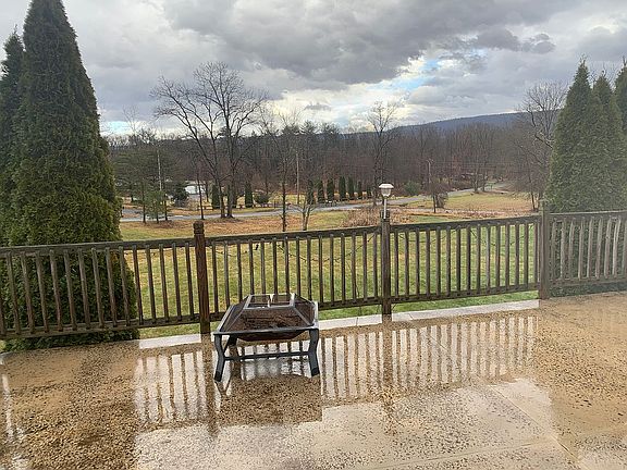 2nd image of 25 Coy Ln