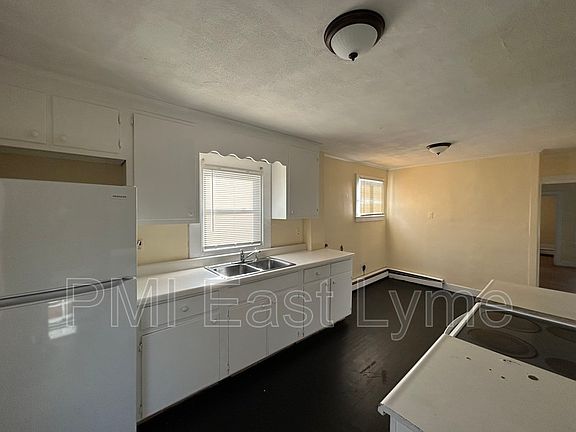 3rd image of 129 Broadway