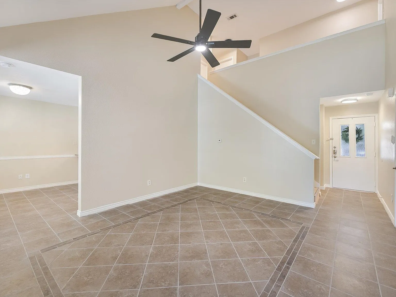 4 bed, 2.5 bath, 1801 sqft, $2,300 — Photo 3