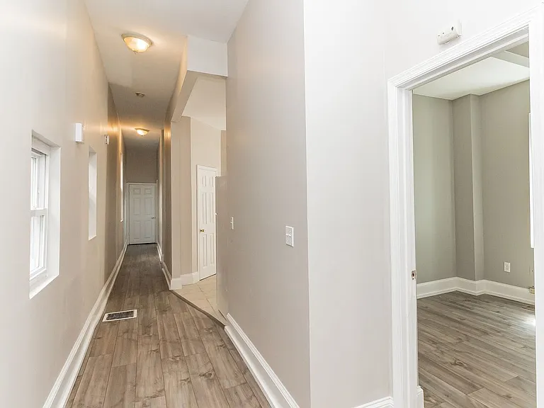 2227 Linden Ave — Photo 7