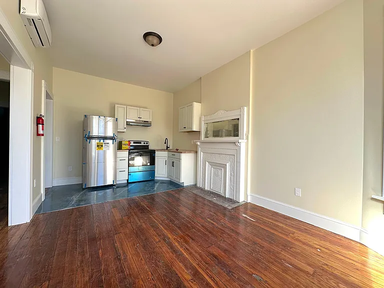 31 Dubois St #3 — Photo 3