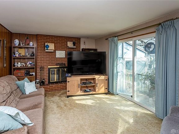 5th image of 1045 Hazel Ave