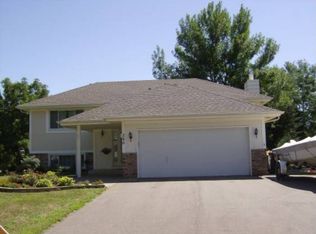 280 Oakwood Dr, Shoreview, MN 55126