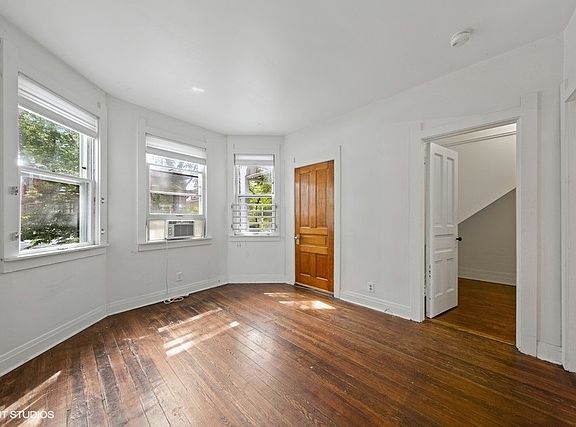 3rd image of 1138 W Wellington Ave APT 1F