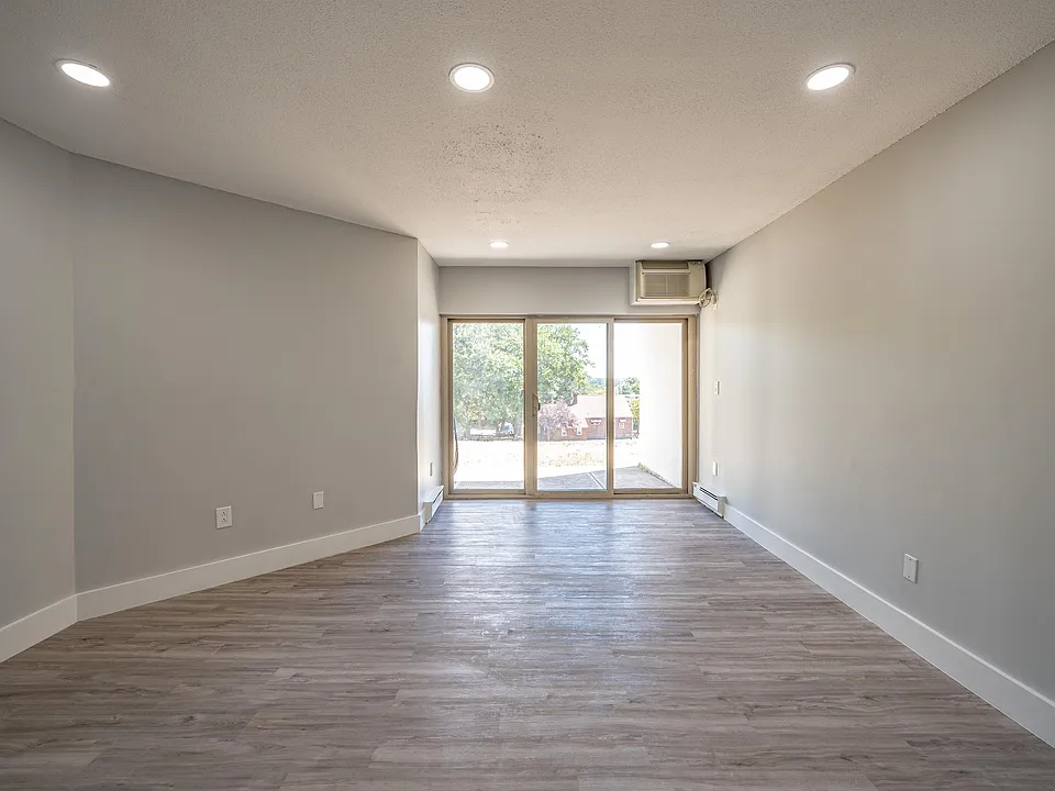 Whitewood Pond Apartments