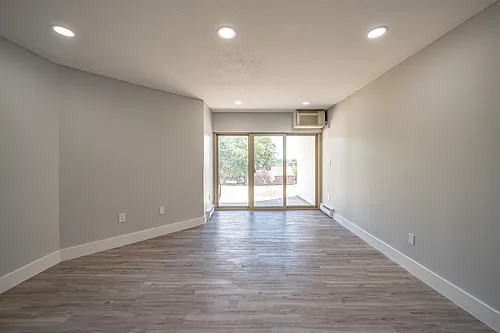 Whitewood Pond Apartments Photo 1
