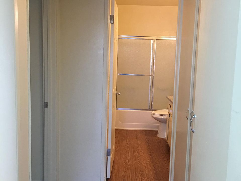 2nd image of 515 Greenbrier Dr APT 12
