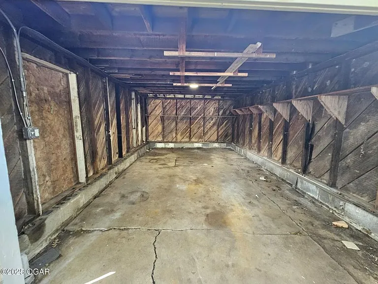 427 E/ne B J Tunnell Blvd — Photo 8
