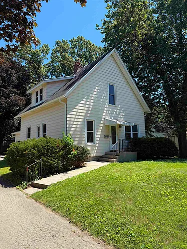 652 N Oak St Photo 1 652 N Oak St Photo 1