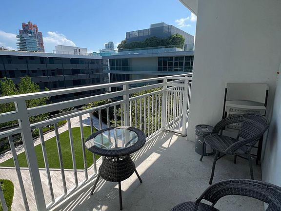5th image of 325 Ocean Dr APT 606
