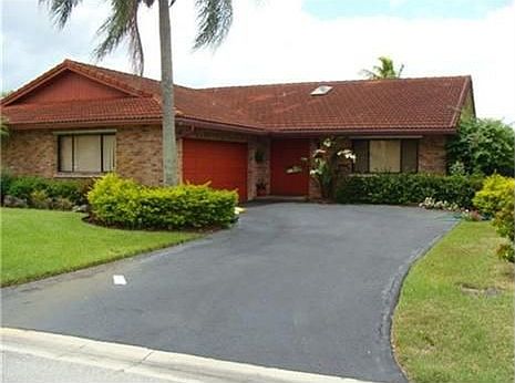 5th image of 10672 NW 17th Ct