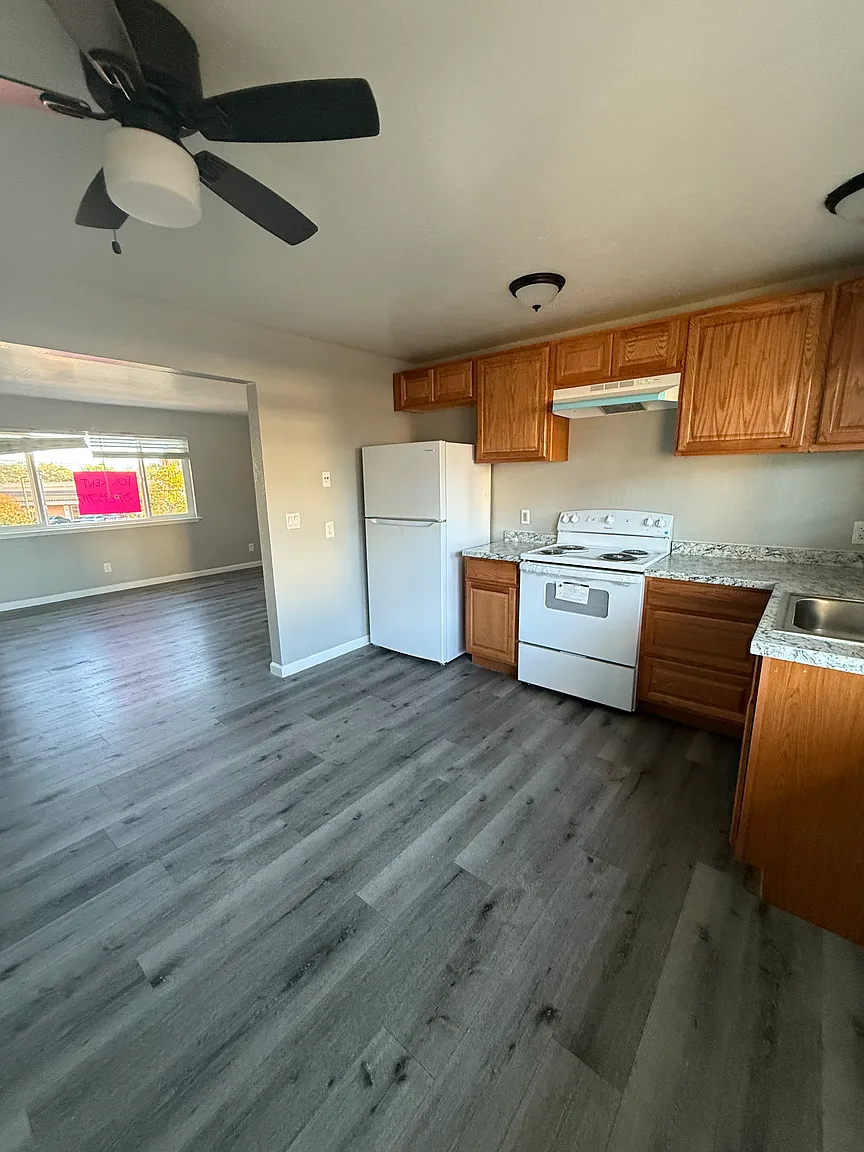 135 Siesta Way #21 photo 1