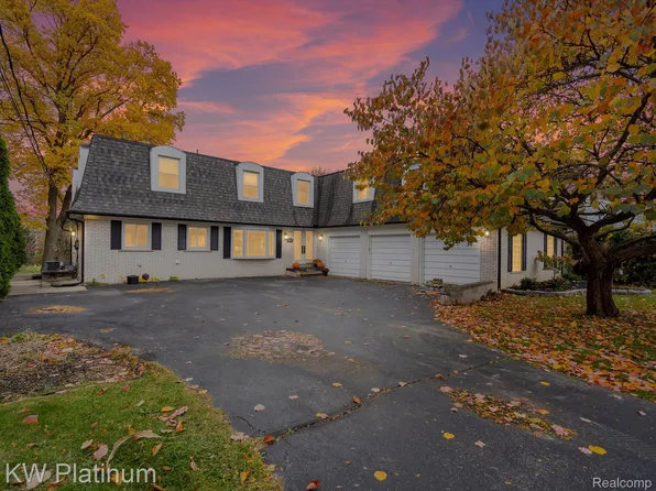 39250 Gary St, Clinton Township, MI 48036