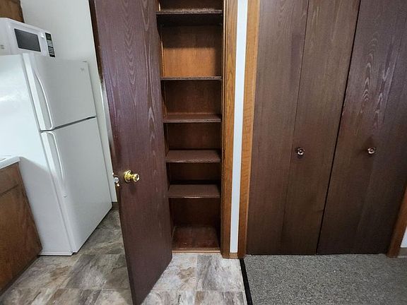 4th image of 701 Cypress Dr APT 21
