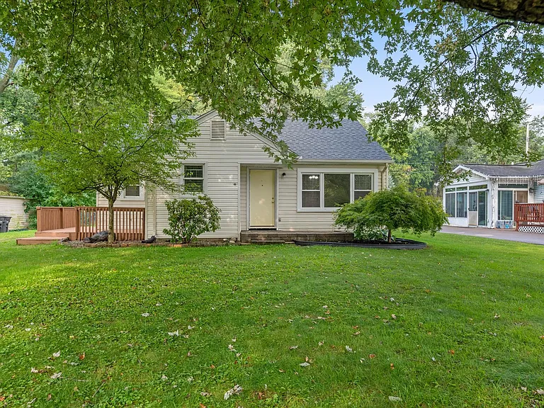 15403 Maxwell Ave — Photo 2