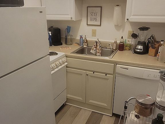 3rd image of 4220 Allendorf Dr APT 12