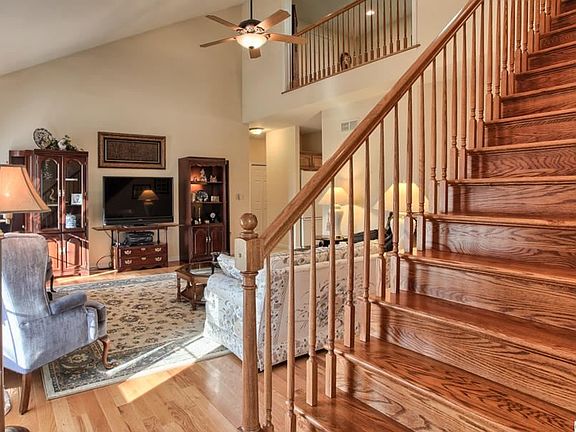 3rd image of 427 Woodland Dr