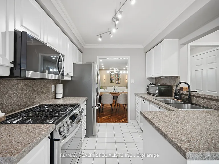 5230 Glen Erin Dr #119 — Photo 2