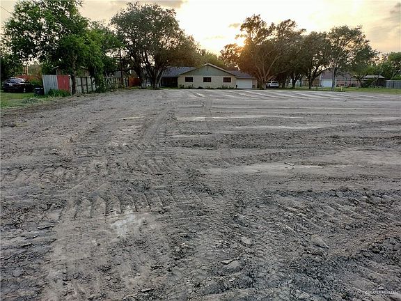 3rd image of 3701 Sims Ln