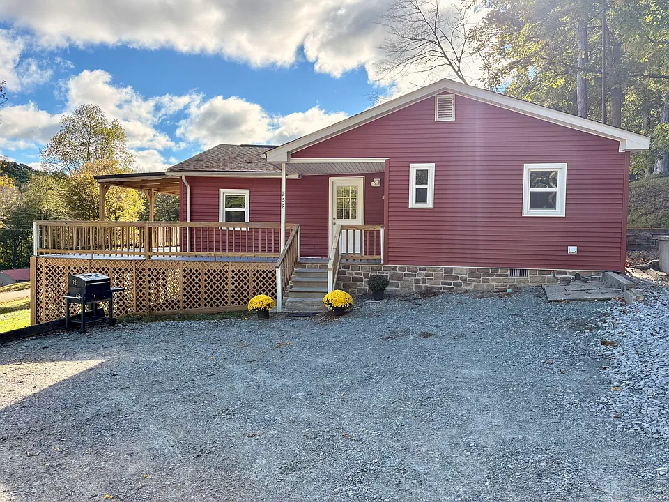152 Howard Ln