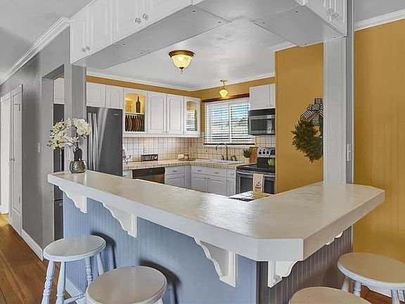 Main Kitchen area shared with upstairs unit. Stainless steel appliances, dishwasher, oven, breakfast bar