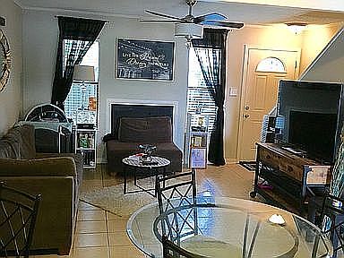 5th image of 2826 Louisiana Ave #907
