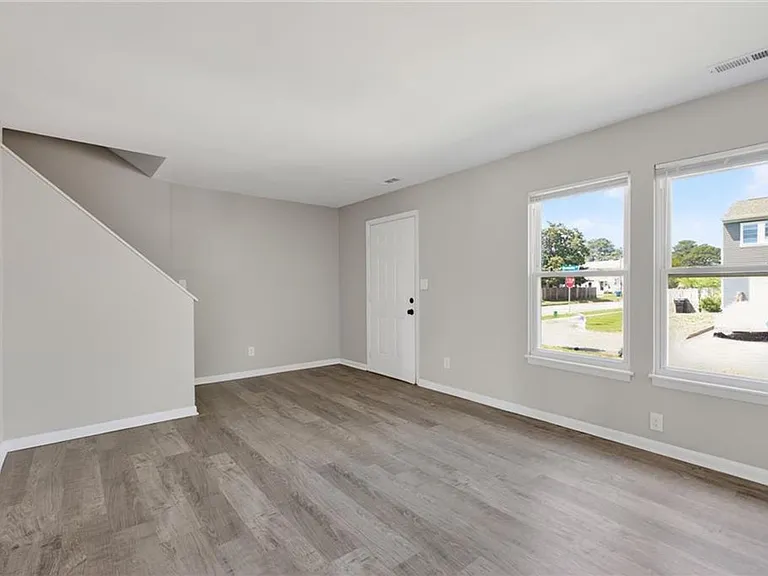 3017 Herrmann Ct — Photo 3