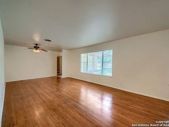 4th image of 4703 Darlene Dr