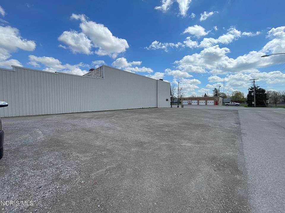 1st image of E Indiana St