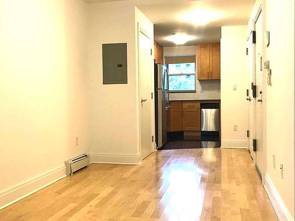 4th image of 143 Orchard St #4R