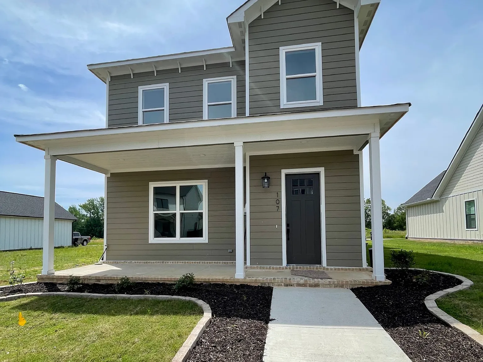 4 bed, 2225 sqft, $2,400 — Photo 2