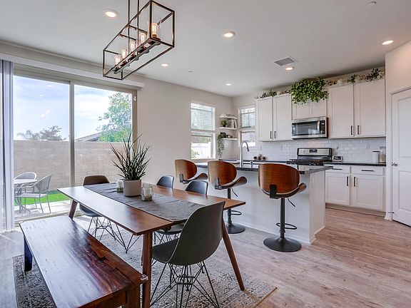 5th image of 1557 Wildgrove Way