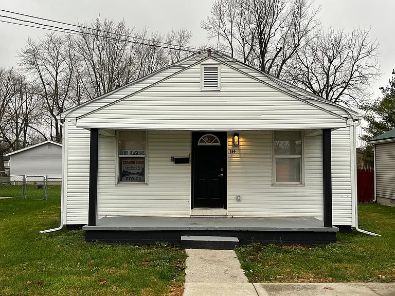 1144 Campbell St — Photo 1