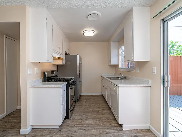 OakHill Townhomes — Photo 11