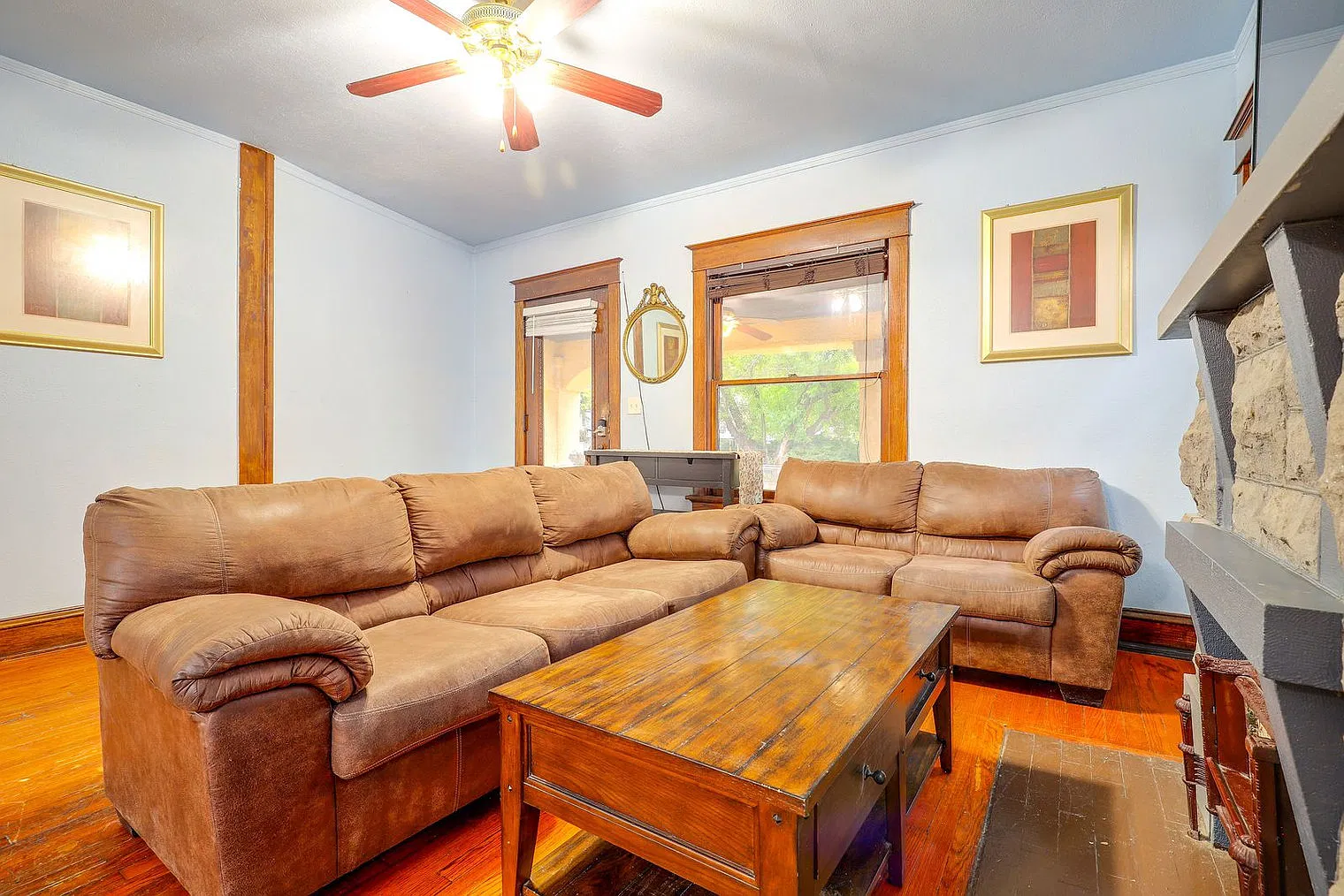 3 bed, 2.0 bath, 990 sqft, $3,935 — Photo 2