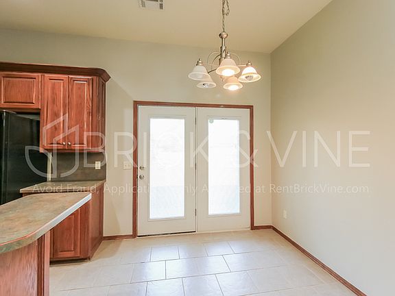 4th image of 900 Shady Creek Ln