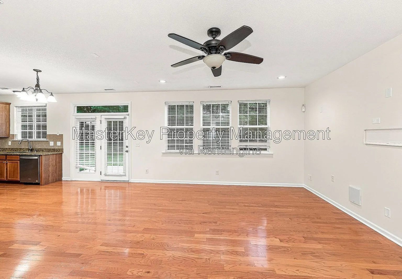 3 bed, 2.5 bath, 2401 sqft, $2,295 — Photo 4