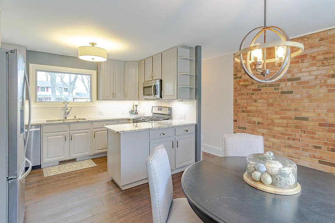 3 bed, 2.0 bath, 1602 sqft, $2,000 — Photo 3
