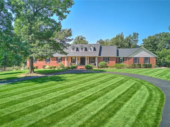 999 Sunbridge Ln, Rogers, AR 72758