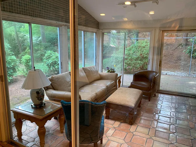 208 Tanglewood Dr — Photo 31