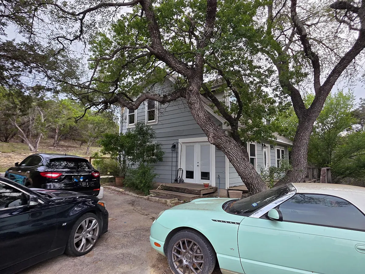 Side - 20807 Park Dr