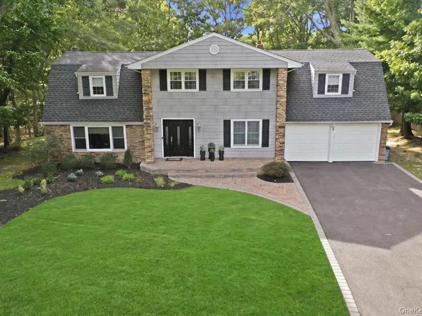 8 Philson Court, Commack, NY 11725